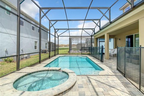 Casa en venta en Kissimmee, Florida, 10 dormitorios, 387.31 m2 № 1908655 - foto 30