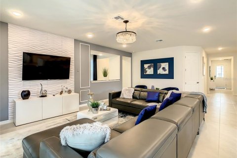 Casa en venta en Kissimmee, Florida, 10 dormitorios, 387.31 m2 № 1908655 - foto 23