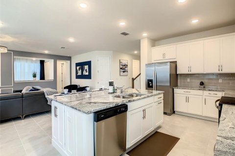 Casa en venta en Kissimmee, Florida, 10 dormitorios, 387.31 m2 № 1908655 - foto 18