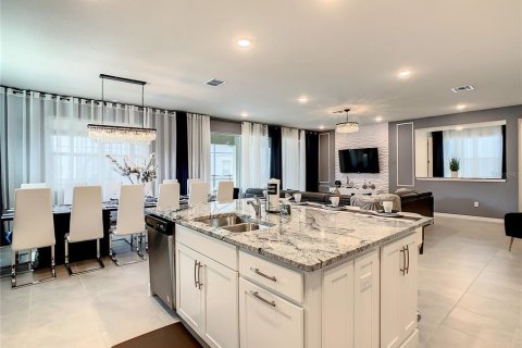Casa en venta en Kissimmee, Florida, 10 dormitorios, 387.31 m2 № 1908655 - foto 15