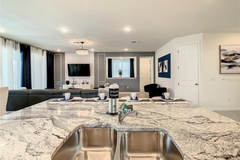 Casa en venta en Kissimmee, Florida, 10 dormitorios, 387.31 m2 № 1908655 - foto 16