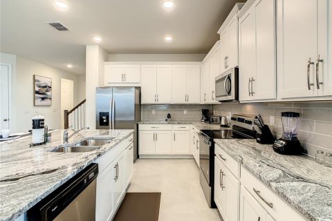 Casa en venta en Kissimmee, Florida, 10 dormitorios, 387.31 m2 № 1908655 - foto 17