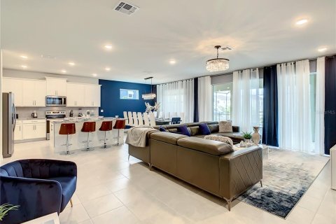 Casa en venta en Kissimmee, Florida, 10 dormitorios, 387.31 m2 № 1908655 - foto 25