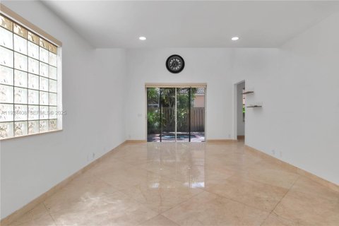 House in Hollywood, Florida 2 bedrooms, 183.57 sq.m. № 1982905 - photo 7