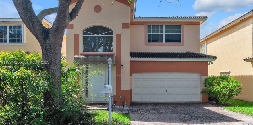 House in Hollywood, Florida 2 bedrooms, 183.57 sq.m. № 1982905