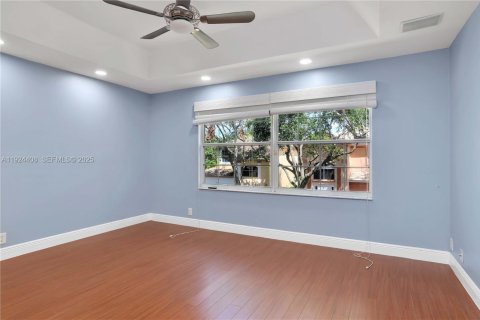 House in Hollywood, Florida 2 bedrooms, 183.57 sq.m. № 1982905 - photo 17