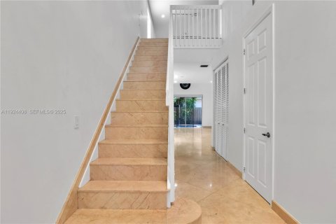 House in Hollywood, Florida 2 bedrooms, 183.57 sq.m. № 1982905 - photo 8