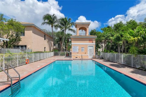 House in Hollywood, Florida 2 bedrooms, 183.57 sq.m. № 1982905 - photo 24