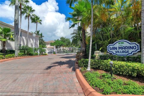 House in Hollywood, Florida 2 bedrooms, 183.57 sq.m. № 1982905 - photo 25