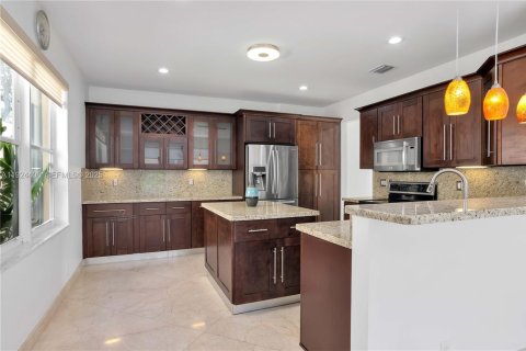 House in Hollywood, Florida 2 bedrooms, 183.57 sq.m. № 1982905 - photo 3