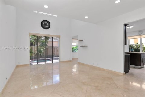 House in Hollywood, Florida 2 bedrooms, 183.57 sq.m. № 1982905 - photo 6