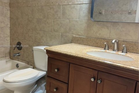 Copropriété à vendre à Pompano Beach, Floride: 2 chambres, 99.68 m2 № 2078128 - photo 11