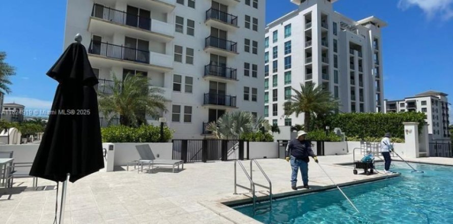 Condo in Coral Gables, Florida, 2 bedrooms  № 1790477