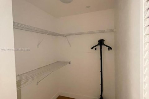 Condo in Coral Gables, Florida, 2 bedrooms  № 1790477 - photo 15