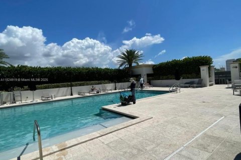 Condo in Coral Gables, Florida, 2 bedrooms  № 1790477 - photo 25