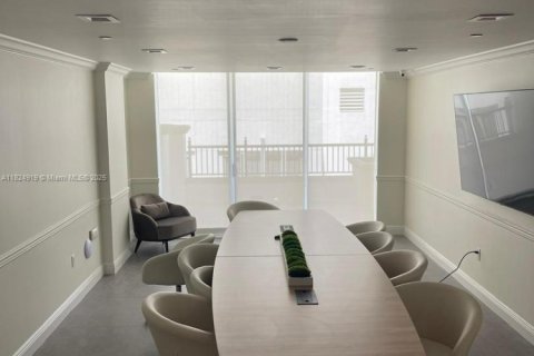 Condo in Coral Gables, Florida, 2 bedrooms  № 1790477 - photo 24