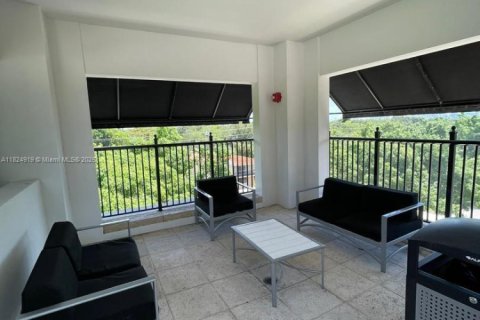 Condo in Coral Gables, Florida, 2 bedrooms  № 1790477 - photo 28