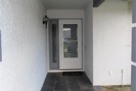 Villa ou maison à louer à Wesley Chapel, Floride: 3 chambres, 143.44 m2 № 2386291 - photo 2