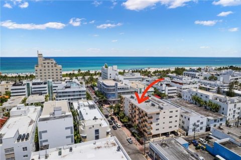 Condo in Miami Beach, Florida, 2 bedrooms  № 2065236 - photo 2