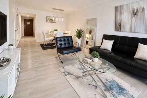 Condo in Miami Beach, Florida, 2 bedrooms  № 2065236 - photo 4