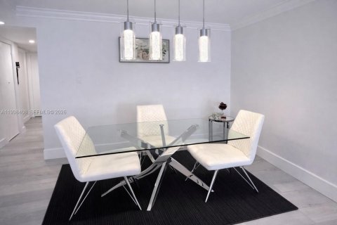 Condo in Miami Beach, Florida, 2 bedrooms  № 2065236 - photo 7