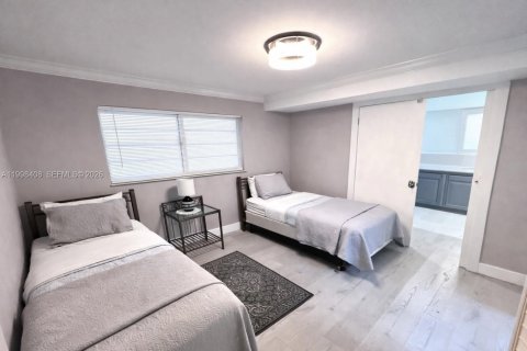 Condo in Miami Beach, Florida, 2 bedrooms  № 2065236 - photo 12