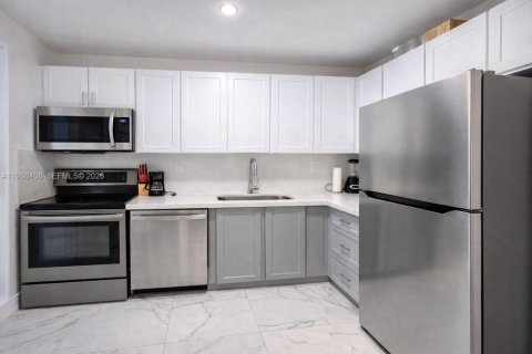 Condo in Miami Beach, Florida, 2 bedrooms  № 2065236 - photo 5