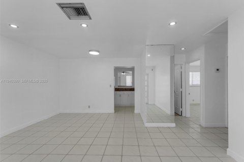 Villa ou maison à louer à Miramar, Floride: 2 chambres, 194.17 m2 № 1998289 - photo 17