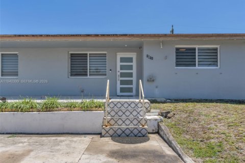Villa ou maison à louer à Miramar, Floride: 2 chambres, 194.17 m2 № 1998289 - photo 2