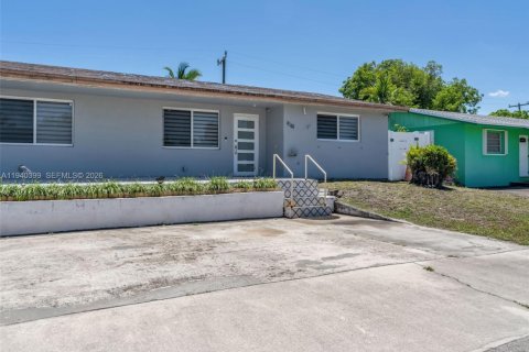 Villa ou maison à louer à Miramar, Floride: 2 chambres, 194.17 m2 № 1998289 - photo 5