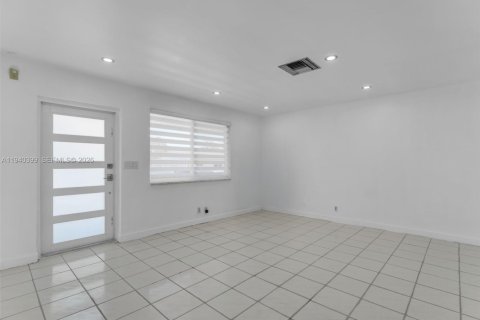 Villa ou maison à louer à Miramar, Floride: 2 chambres, 194.17 m2 № 1998289 - photo 8