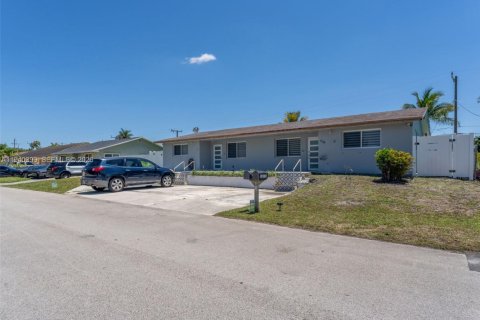 Villa ou maison à louer à Miramar, Floride: 2 chambres, 194.17 m2 № 1998289 - photo 3