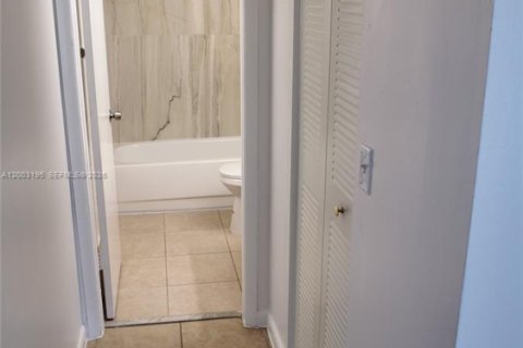 Appartement à louer à Cutler Bay, Floride: 2 chambres, 20773.04 m2 № 2154335 - photo 17