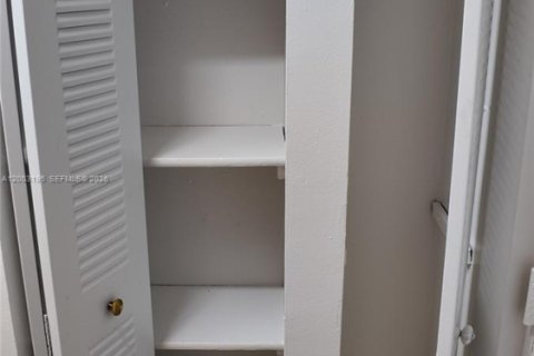 Appartement à louer à Cutler Bay, Floride: 2 chambres, 20773.04 m2 № 2154335 - photo 4
