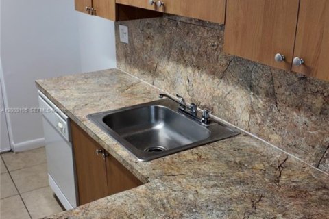 Appartement à louer à Cutler Bay, Floride: 2 chambres, 20773.04 m2 № 2154335 - photo 3