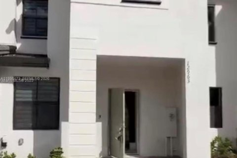 Купить таунхаус в Хомстед, Флорида 3 спальни, 149.76м2, № 2066929 - фото 2