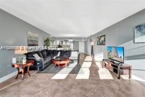 Condominio en alquiler en Hollywood, Florida, 2 dormitorios, 135.54 m2 № 2013588 - foto 6