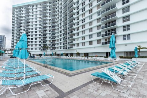 Condominio en alquiler en Hollywood, Florida, 2 dormitorios, 135.54 m2 № 2013588 - foto 5
