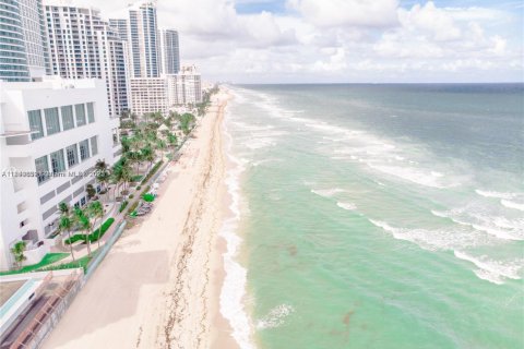 Condominio en alquiler en Hollywood, Florida, 2 dormitorios, 135.54 m2 № 2013588 - foto 13