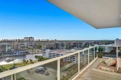 Condominio en alquiler en Hollywood, Florida, 2 dormitorios, 135.54 m2 № 2013588 - foto 17