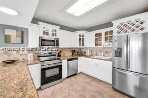 Condominio en alquiler en Hollywood, Florida, 2 dormitorios, 135.54 m2 № 2013588 - foto 7