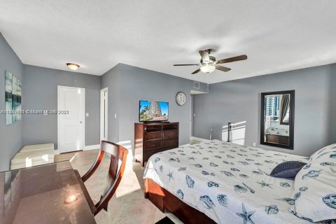 Condominio en alquiler en Hollywood, Florida, 2 dormitorios, 135.54 m2 № 2013588 - foto 9