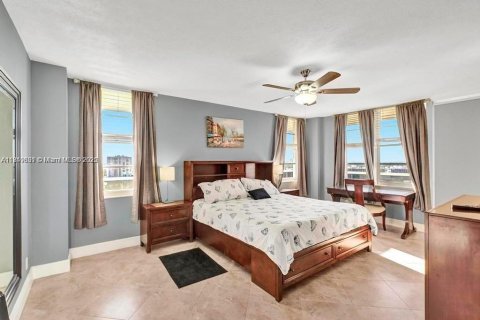 Condominio en alquiler en Hollywood, Florida, 2 dormitorios, 135.54 m2 № 2013588 - foto 8