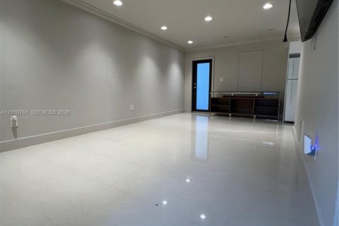 Immobilier commercial à louer à Miami, Floride: 305.65 m2 № 2426128 - photo 2