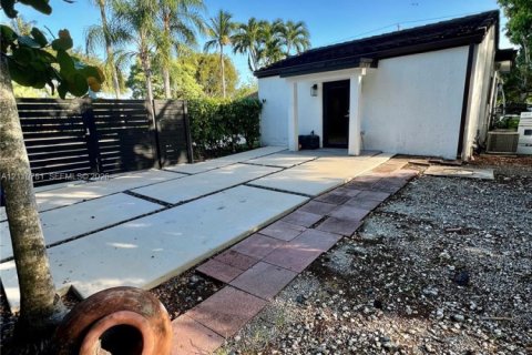Immobilier commercial à louer à Miami, Floride: 305.65 m2 № 2426128 - photo 8