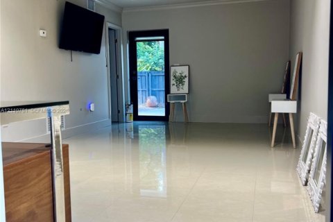 Immobilier commercial à louer à Miami, Floride: 305.65 m2 № 2426128 - photo 4
