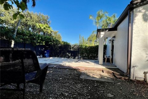 Immobilier commercial à louer à Miami, Floride: 305.65 m2 № 2426128 - photo 9