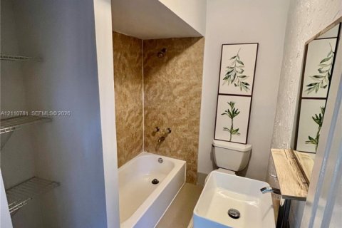 Immobilier commercial à louer à Miami, Floride: 305.65 m2 № 2426128 - photo 10