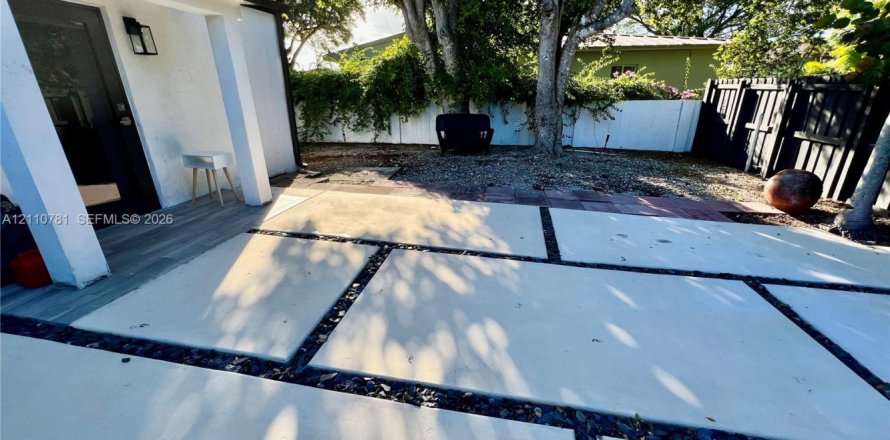 Immobilier commercial à Miami, Floride 305.65 m2 № 2426128