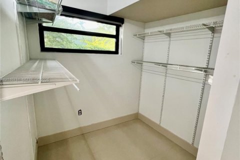 Immobilier commercial à louer à Miami, Floride: 305.65 m2 № 2426128 - photo 5